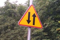 znak-drogowy-ostrzegawczy-A20